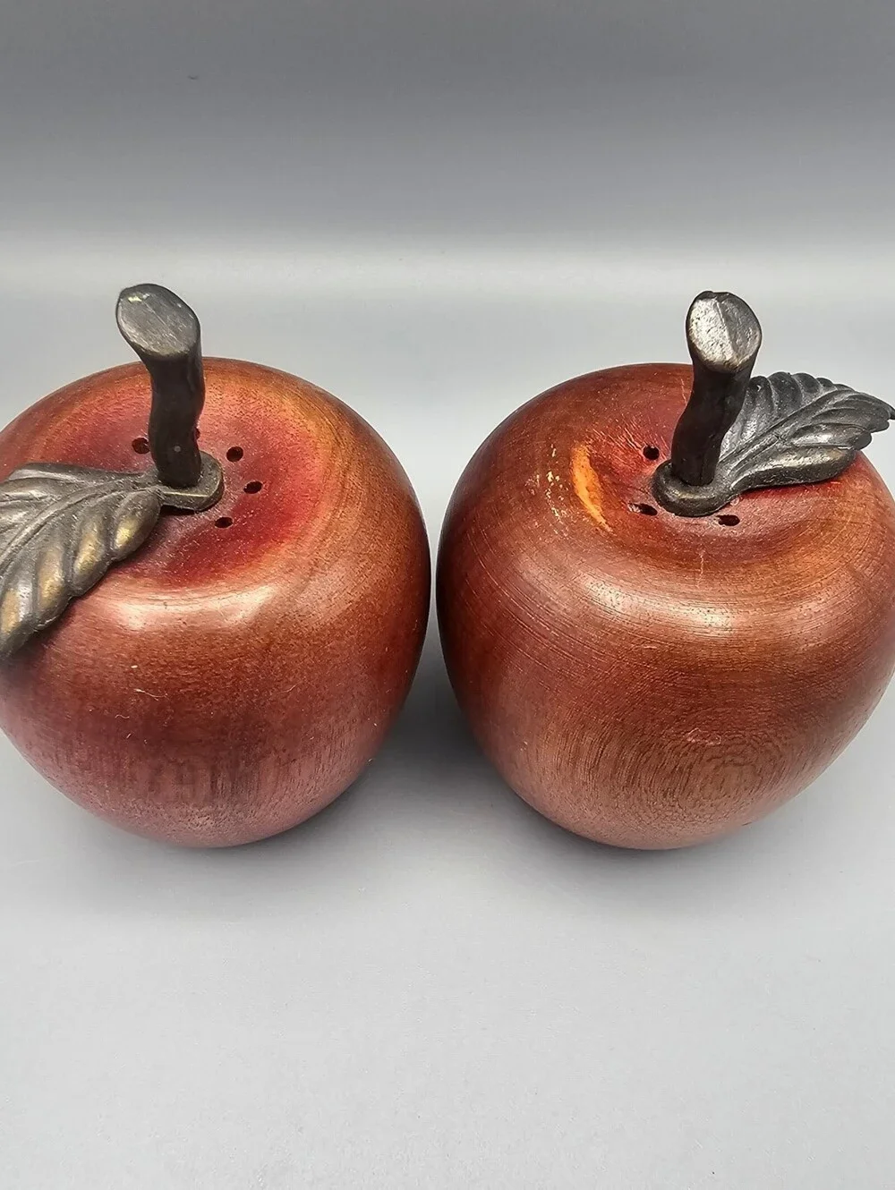 La Price Taiwan Imported Wooden Apple Salt and Pepper Shakers with Metal Leaf St